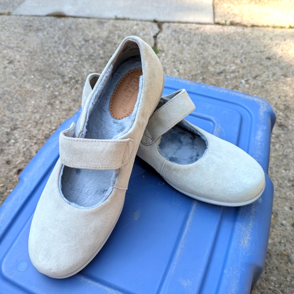 Hotter Brand, Light grey Suede Ladies Flats. Mary Janes. Furry Lined-warm.